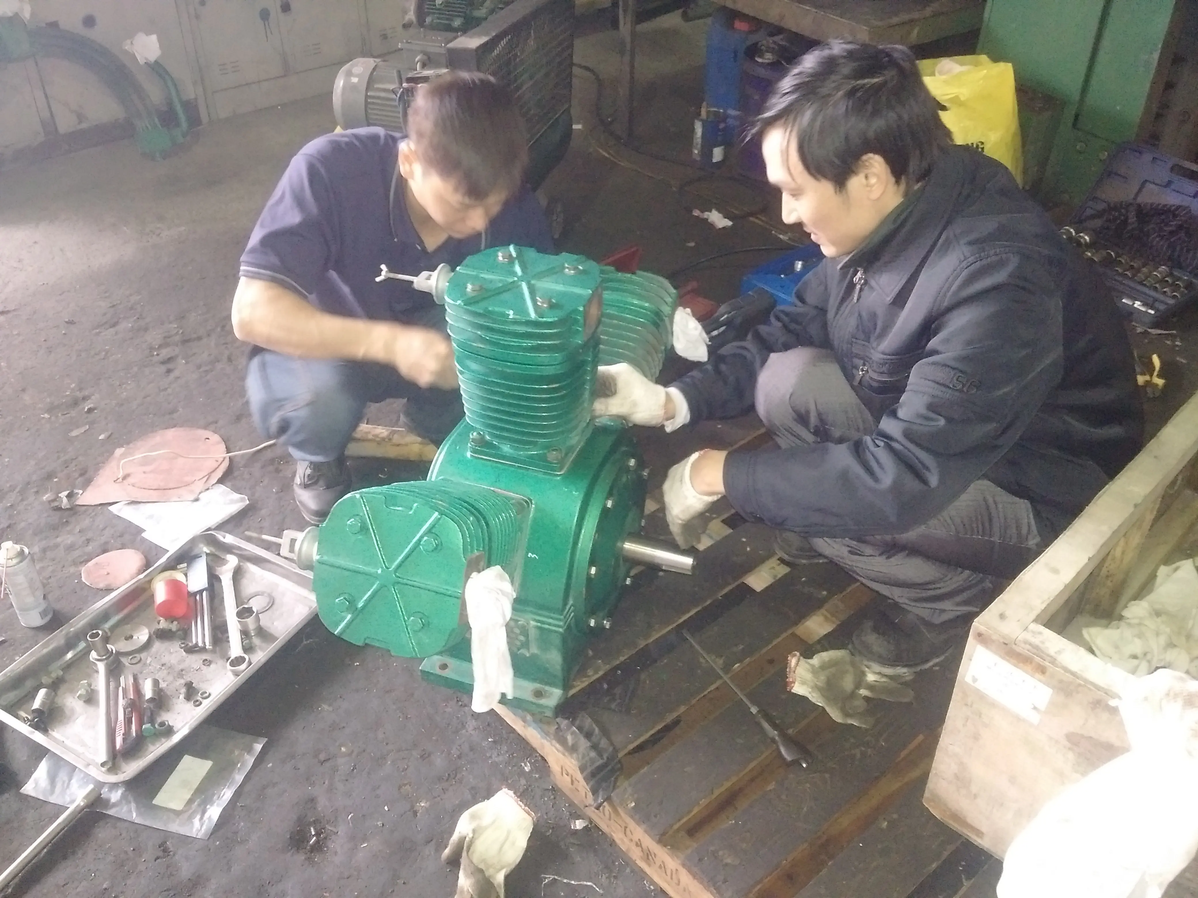 Kiểm tra máy nén khí trước khi nghỉ tết năm 2016